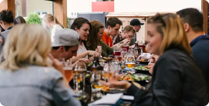 Organiza cenas tematicas